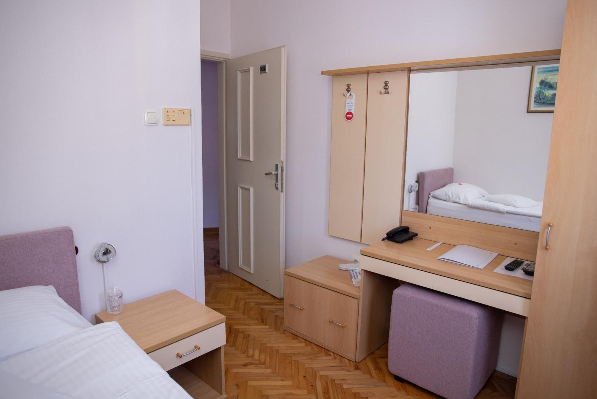 Motel New Sanatron Bosanski Novi Extérieur photo