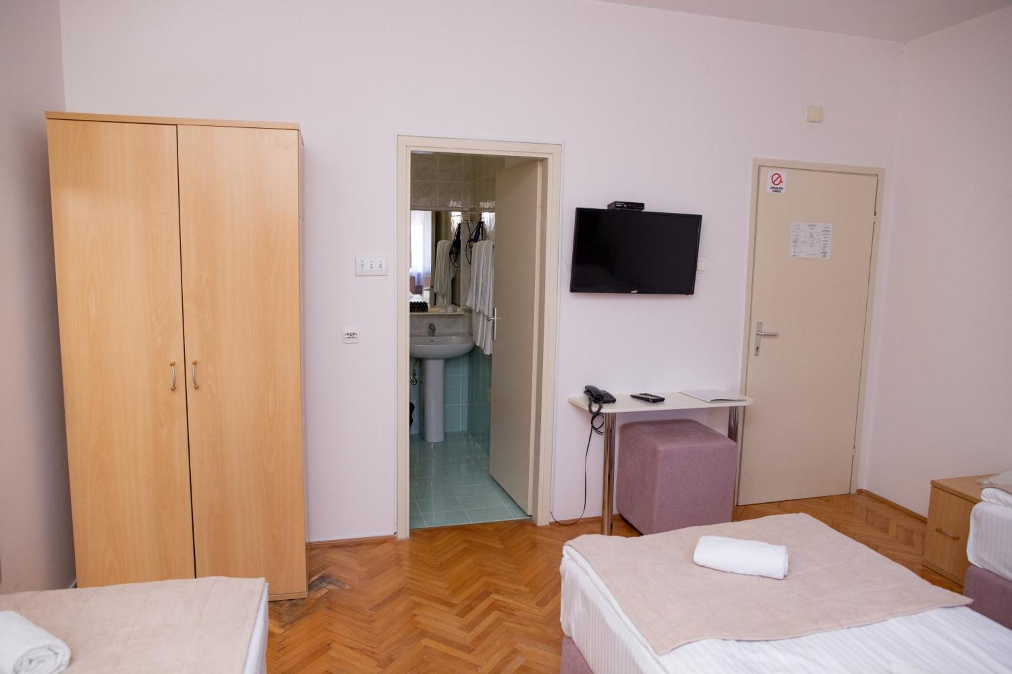 Motel New Sanatron Bosanski Novi Extérieur photo