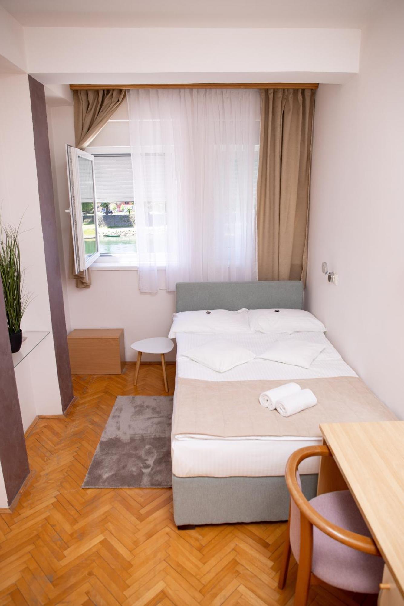 Motel New Sanatron Bosanski Novi Extérieur photo