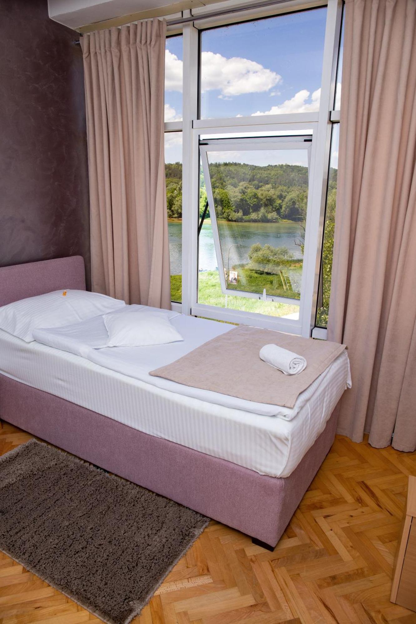 Motel New Sanatron Bosanski Novi Extérieur photo