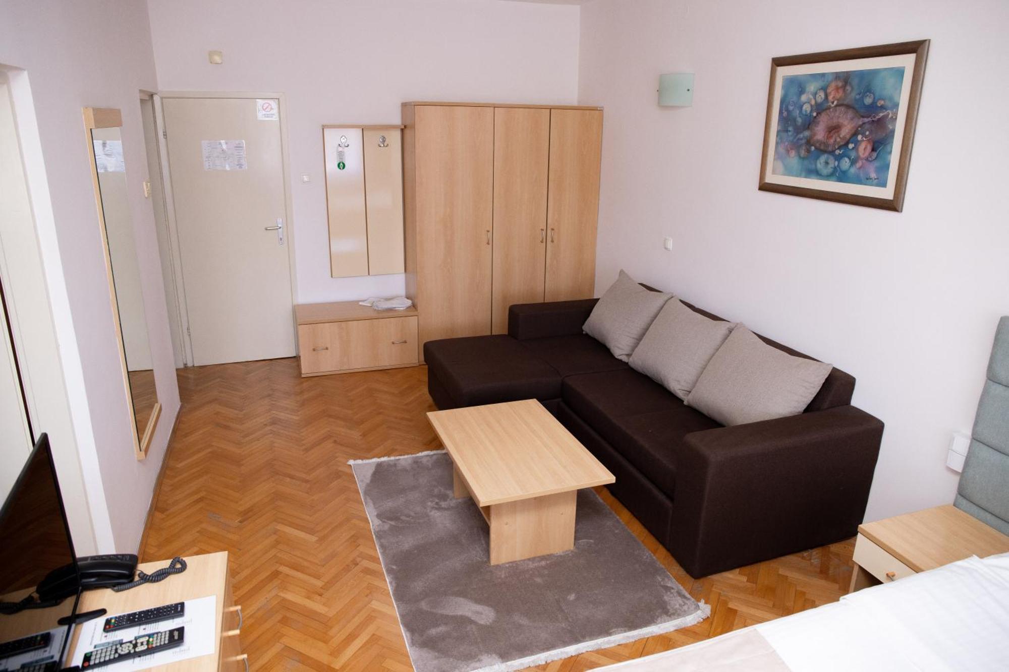 Motel New Sanatron Bosanski Novi Extérieur photo
