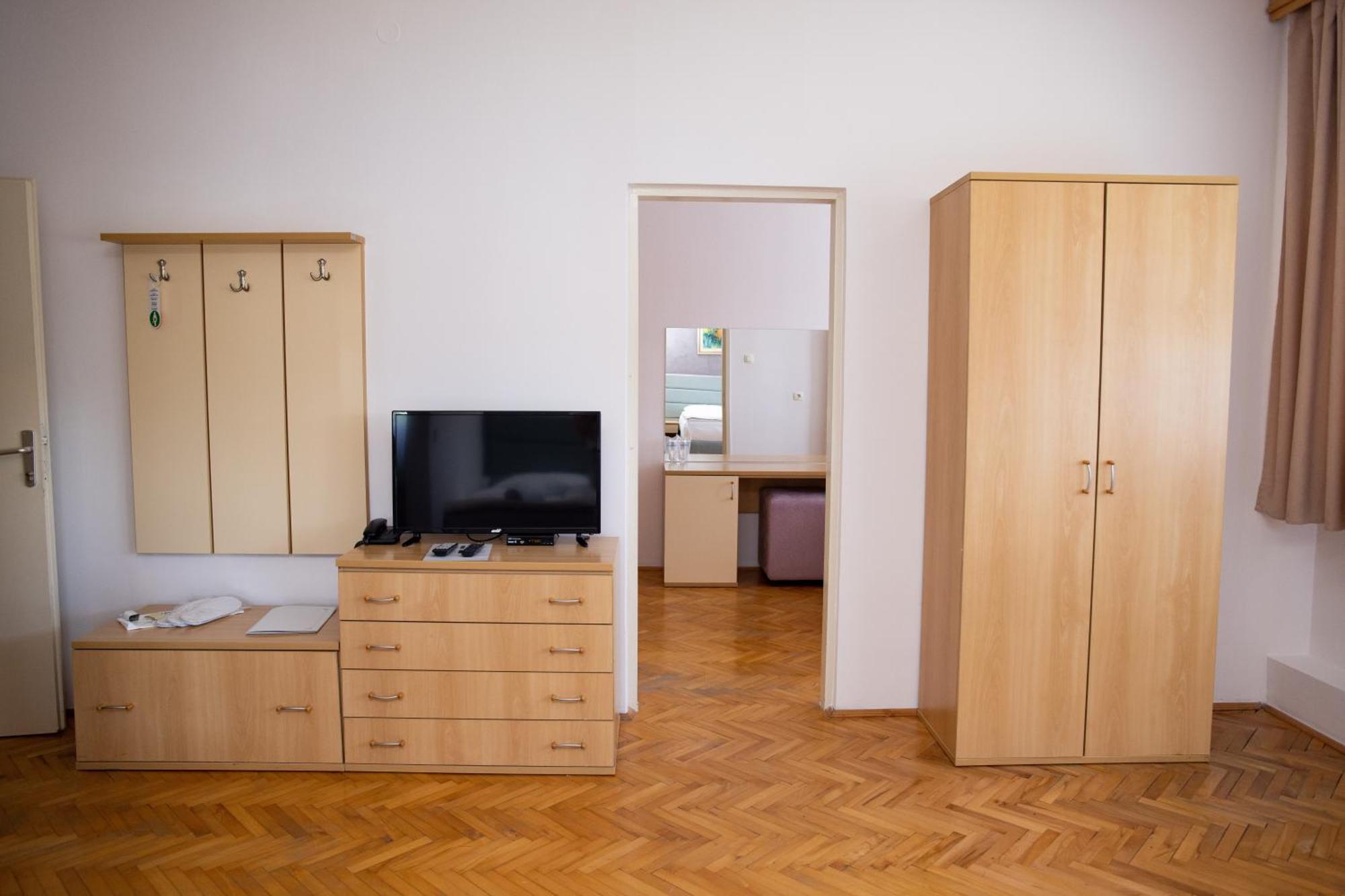 Motel New Sanatron Bosanski Novi Extérieur photo