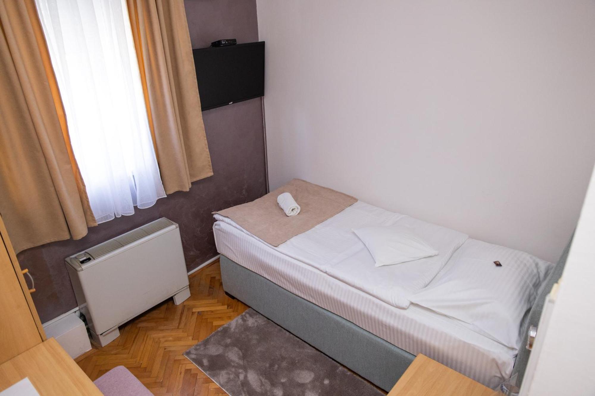 Motel New Sanatron Bosanski Novi Extérieur photo